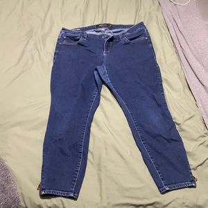 Cute plus size zipper jeans!